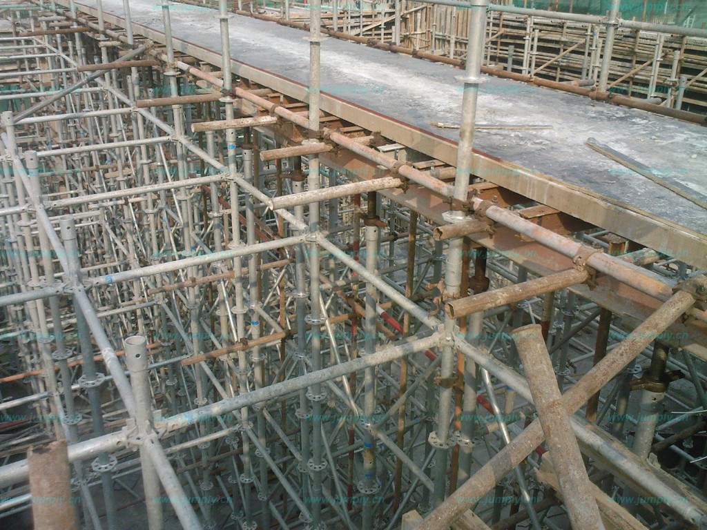 建筑鋼管腳手架大家都說好，建筑扣件不可少