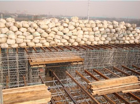 碗扣式鋼管腳手架●施工過程出現(xiàn)的問題解析